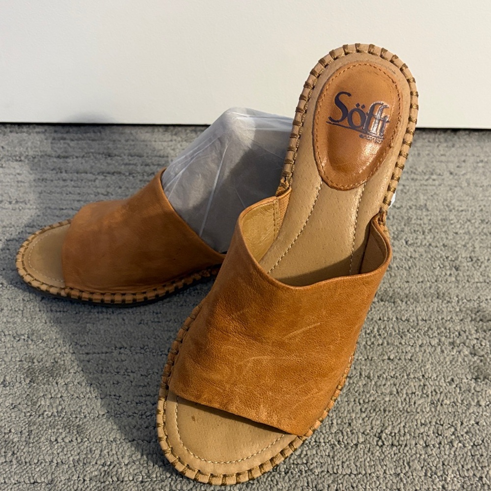 Sofft Tan Leather Sandals